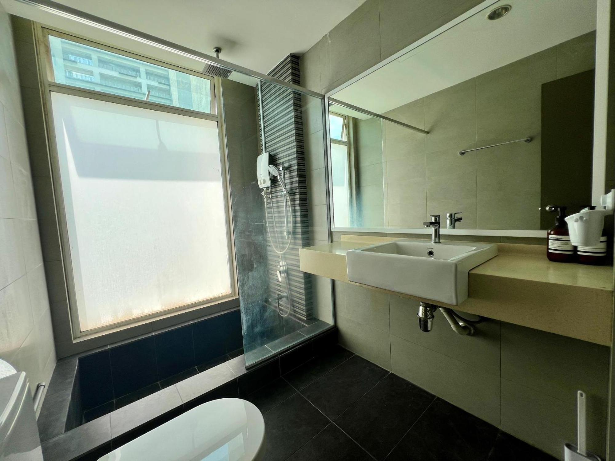 30 Off Monthly L 4Pax Designer Suite By Cityspace *